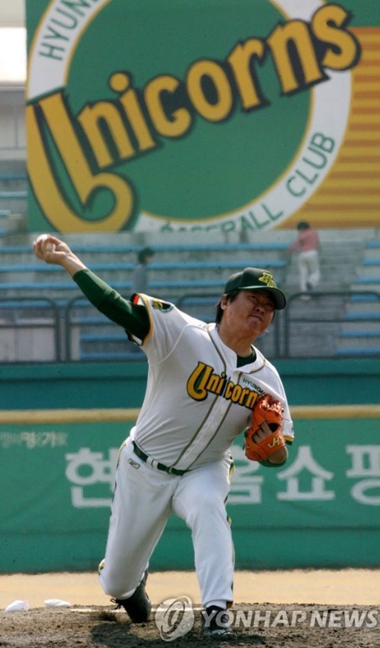 현대 유니콘스 왕조 일원이자 2006년 승률왕 출신인 전준호 전 코치가 폐암 투병 중 향년 50세로 별세했다. 전준호 전 코치는 2006시즌 30경기 등판 14승 4패 평균자책 3.39 호성적을 기록하는 동시에 승률 0.778로 승률왕에 올랐다. 연합뉴스