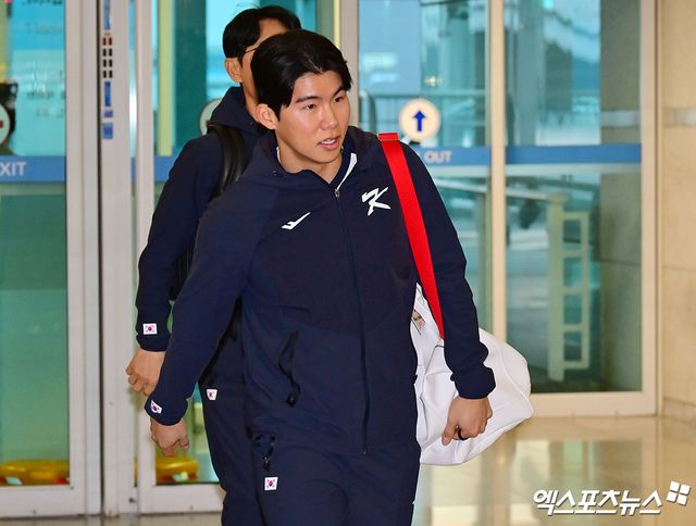 한국 야구 대표팀이 2026 WBC(월드베이스볼클래식) 대비 1차 캠프를 위해 9일 오전 인천국제공항을 통해 사이판으로 출국했다. 출국장으로 향하는 김혜성. 엑스포츠뉴스 DB