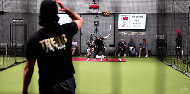 10일 미국 '트레드 애슬래틱' 유튜브 채널이 공개한 투수들의 피칭 영상에 등장한 전 KIA 타이거즈 투수 홍원빈. 사진 트레드 애슬레틱 유튜브 캡처