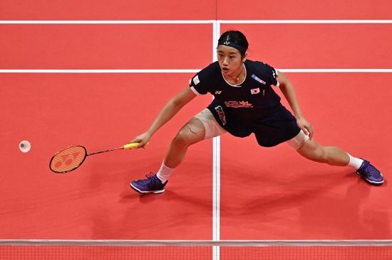 안세영은 11일 말레이시아 쿠알라룸푸르 아시아타 아레나에서 열리고 있는 2026 세계배드민턴연맹(BWF) 말레이시아 오픈(슈퍼 1000) 여자단식 결승에서 게임스코어 2-0으로 우승했다. 안세영은 2024년과 2025년에 이어 이 대회 3연패 위업을 일궈냈다. 안세영은 1게임에서 10-11에서 7연속 득점을 찍으면서 순식간에 점수 차를 크게 벌렸다. 2게임에서도 8-14로 뒤졌으나 이후 추격전을 벌여 24-22로 이겼다. 안세영은 지난해 왕즈이를 상대로 8번 싸워 모두 이긴 적이 있다. 이번 승리로 9연패에 몰아넣었다. 연합뉴스