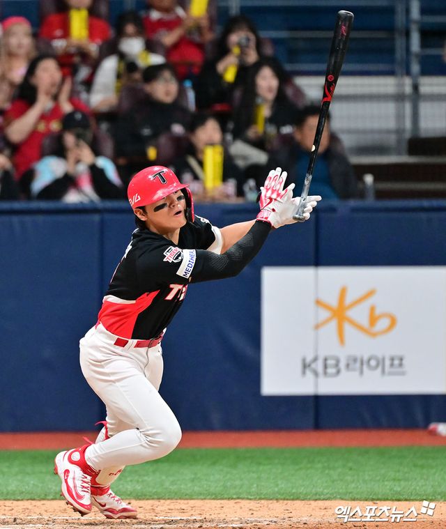 7일 오후 서울 구로구 고척스카이돔에서 열린 '2025 신한 SOL Bank KBO리그' KIA 타이거즈와 키움 히어로즈의 경기, 6회초 2사 1,2루 KIA 김도영이 1타점 적시타를 날리고 있다. 엑스포츠뉴스 DB