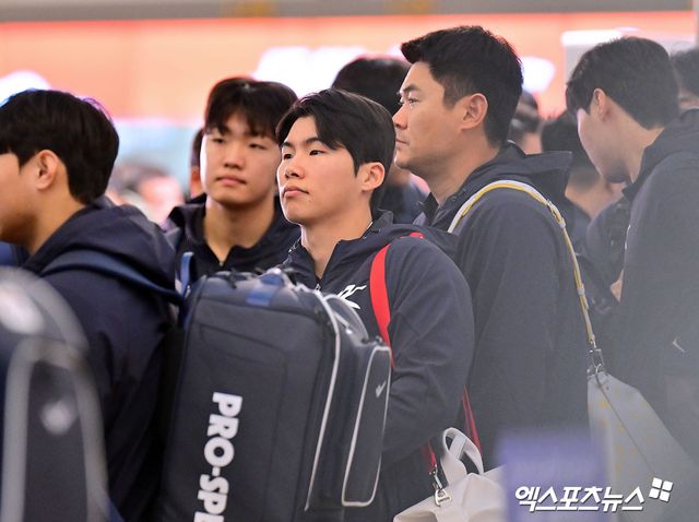 한국 야구 대표팀이 2026 WBC(월드베이스볼클래식) 대비 1차 캠프를 위해 9일 오전 인천국제공항을 통해 사이판으로 출국했다. 출국장으로 향하는 김혜성. 엑스포츠뉴스 DB