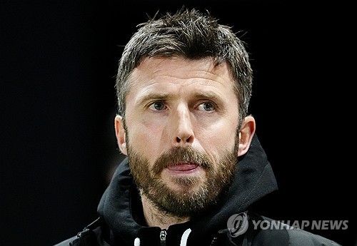 영국 유력지 가디언은 11일(한국시간) 마이클 캐릭이 맨체스터 유나이티드 임시 감독 후보 1순위로 떠올랐다고 보도했다. 맨유는 2024년 11월부터 팀을 이끌던 후벵 아모림 감독과 지난 5일 결별하면서 새로운 사령탑을 찾고 있다. 당초 맨유의 새로운 사령탑으로 유력했던 지도자는 올레 군나르 솔샤르 감독이었으나 최근 맨유 수뇌부는 캐릭 감독과 면담을 나눈 후 캐릭 감독을 선임하는 쪽으로 기울고 있는 것으로 알려졌다. 연합뉴스