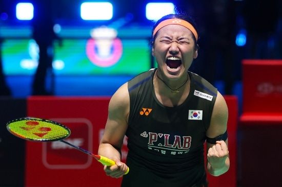 배드민턴 여자 단식 세계랭킹 1위 안세영이 지난 11일 말레이시아 쿠알라룸푸르에 있는 악사이타 아레나에서 열린 2026 세계배드민턴연맹(BWF) 월드투어 말레이시아 오픈(슈퍼 1000) 여자 단식 결승전에서 세계랭킹 2위 중국의 왕즈이를 게임 스코어 2-0으로 제압, 새해 첫 대회에서 정상에 올랐다. 사진 연합뉴스