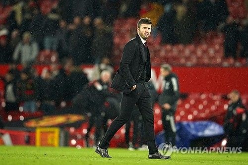 위기에 빠진 맨체스터 유나이티드(맨유)가 남은 시즌을 책임질 소방수로 마이클 캐릭을 낙점한 분위기다. 동시에 다음 시즌부터 팀을 재건할 정식 감독 후보로는 스페인 레전드 사비 에르난데스가 거론되고 있다. 맨유 경영진인 오마르 베라다 최고경영자와 제이슨 윌콕스 테크니컬 디렉터는 2026-2027시즌부터 팀을 이끌 정식 감독 선임에 집중할 계획이며 바르셀로나의 전설 사비 에르난데스가 유력한 후보로 떠올랐다. 연합뉴스