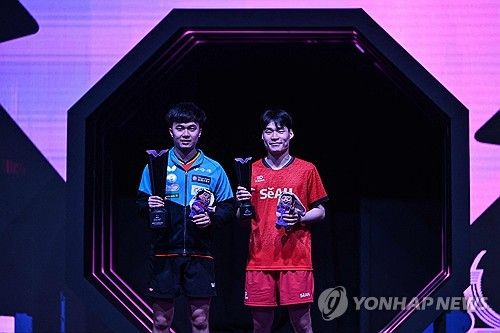 한국 남자 탁구 에이스 장우진(세계 18위)은 12일(한국시간) 카타르 도하에서 열린 월드테이블테니스(WTT) 챔피언스 도하 2026 남자 단식 결승에서 대만의 린윈루(세계 13위)에게 게임스코어 0-4(7-11 9-11 9-11 11-13)로 완패했다. 비록 우승에 실패했지만 장우진은 이번 대회에서 중국의 린스둥(세계 2위)을 포함해 세계적인 강자들을 연달아 격파하고 결승에 오르는 대이변을 연출해 화제가 됐다. 연합뉴스