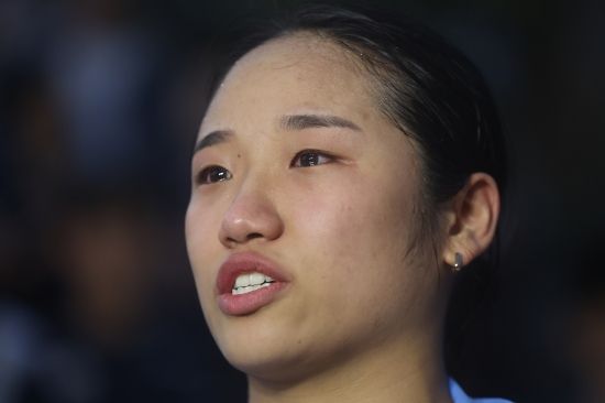 세계랭킹 1위 안세영은 지난 11일 말레이시아 쿠알라룸푸르에 있는 악사이타 아레나에서 열린 2026 세계배드민턴연맹 월드투어 말레이시아 오픈 여자 단식 결승전에서 2위 중국의 왕즈이를 게임스코어 2-0으로 제압하고 우승을 차지했다. 이 경기를 중계하던 영국 유명해설가 질리언 클라크는 '우린 지금 아주 특별한 선수를 보고 있다'고 극찬했다. 연합뉴스