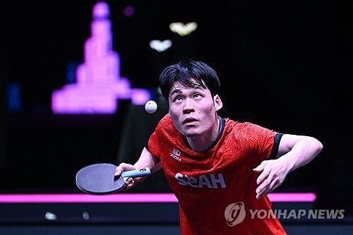 한국 남자 탁구 에이스 장우진(세계 18위)은 12일(한국시간) 카타르 도하에서 열린 월드테이블테니스(WTT) 챔피언스 도하 2026 남자 단식 결승에서 대만의 린윈루(세계 13위)에게 게임스코어 0-4(7-11 9-11 9-11 11-13)로 완패했다. 비록 우승에 실패했지만 장우진은 이번 대회에서 중국의 린스둥(세계 2위)을 포함해 세계적인 강자들을 연달아 격파하고 결승에 오르는 대이변을 연출해 화제가 됐다. 연합뉴스