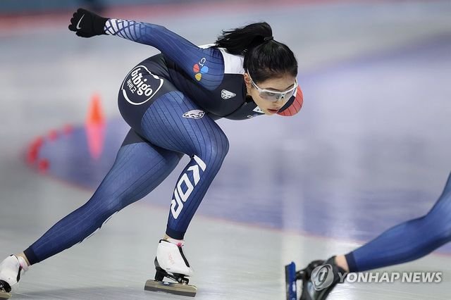 밀라노 코르티나담페초 동계올림픽 개막을 한 달여 앞둔 8일 스피드스케이팅 이나현이 서울 노원구 태릉국제스케이트장에서 훈련하고 있다. 연합뉴스