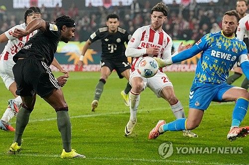 바이에른 뮌헨이 김민재의 결승포에 힘입어 FC쾰른을 꺾고 17경기 무패를 질주했다. 어느덧 2위 보루시아 도르트문트와의 승점 차는 11점으로 벌어졌다. 지난 시즌에 이어 두 시즌 연속 리그 우승에 도전하고 있는 뮌헨의 시야에 벌써 우승이 들어오기 시작했다. 뮌헨이 지금의 페이스를 유지한다면 이변이 없는 이상 이번 시즌에도 리그 정상에 오를 게 유력해 보인다. 사진 연합뉴스