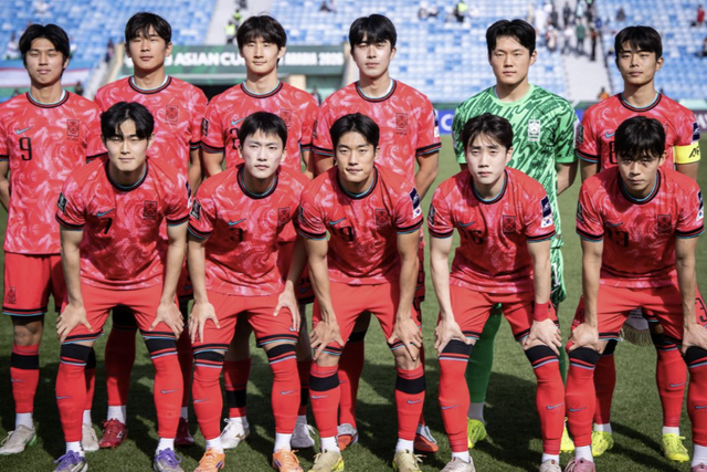 한국과 호주의 8강전은 오는 18일 0시30분에 열린다. 한국이 호주를 넘어 준결승에 오를 경우 일본과 요르단의 경기 승자와 맞대결을 펼치게 된다. 특히 B조에서 3전 전승 10득점 무실점을 기록하며 8강 무대를 밟은 일본은 지난 대회에 이어 이번 대회에서도 유력한 우승 후보로 꼽히고 있다. 이 감독은 호주전을 앞두고 '호주는 조직력과 공수 밸런스가 좋고, 신체적으로도 강한 팀'이라며 '팀 전체가 잘 준비해서 태극마크에 부끄럽지 않은 경기력을 보여줄 수 있도록 하겠다'는 출사표를 던졌다. AFC