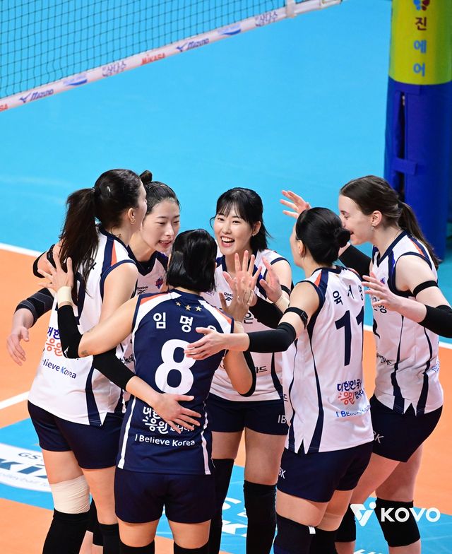 여오현 감독 대행이 이끄는 여자프로배구 IBK기업은행이 15일 서울 장충체육관에서 열린 진에어 2025-2026 V리그 여자부 4라운드 GS칼텍스와의 원정 경기에서 세트 스코어 3-1로 승리, 5연승을 질주했다. 사진 한국배구연맹