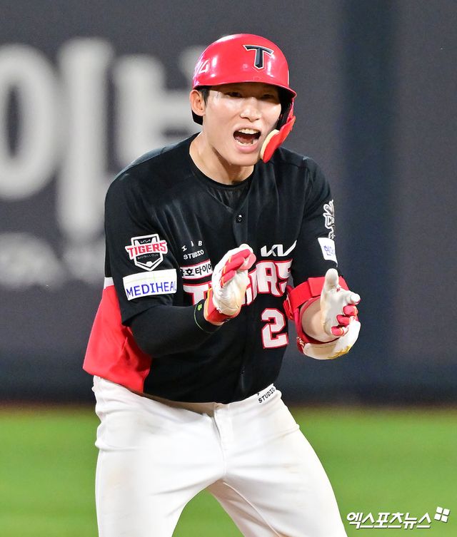 29일 오후 수원KT위즈파크에서 열린 '2025 신한 SOL Bank KBO리그' KIA 타이거즈와 KT 위즈의 경기, 6회초 2사 만루 KIA 김호령이 3타점 2루타를 날리고 있다. 엑스포츠뉴스 DB