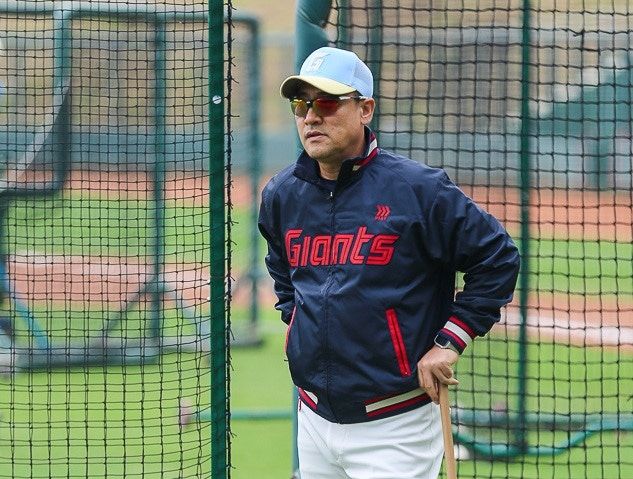 김민재 롯데 자이언츠 코치가 1월 14일 향년 53세를 일기로 별세했다. 2026시즌에도 드림팀 수석코치를 맡을 예정이었지만, 지병 악화로 타계했다. 롯데 자이언츠