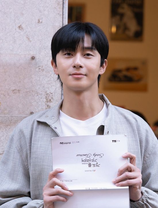 어썸이엔티 제공, 박서준