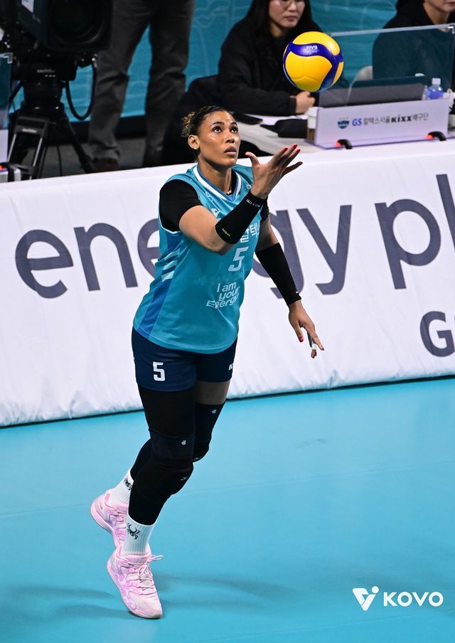 여자프로배구 GS칼텍스의 외국인 선수 실바가 15일 서울 장충체육관에서 열린 진에어 2025-2026 V리그 여자부 4라운드 IBK기업은행과의 홈 경기에서 양 팀 최다 득점을 기록했다. 사진 한국배구연맹