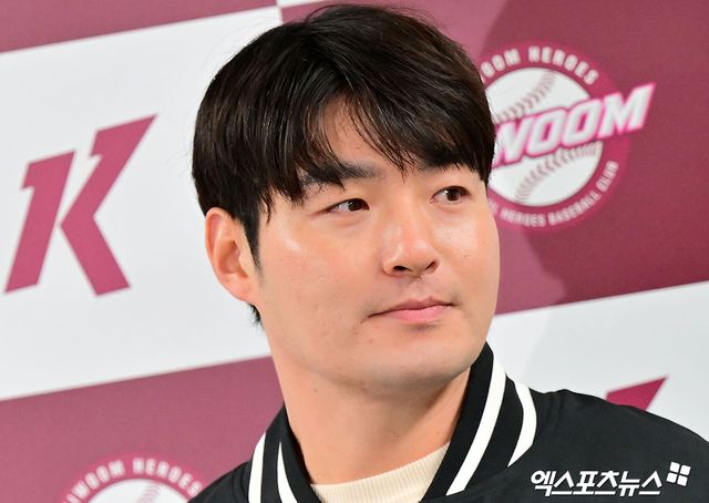 박병호 키움 히어로즈 잔류군 선임코치가 15일 서울 고척스카이돔에서 열린 기자회견에 참석해 은퇴 결정 배경과 지도자로 새 출발을 앞둔 각오를 밝혔다. 사진 김한준 기자