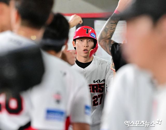 10일 오후 광주기아챔피언스필드에서 열린 '2025 신한 SOL Bank KBO리그' 삼성 라이온즈와 KIA 타이거즈의 경기, 6회말 1사 2루 KIA 김호령이 박찬호의 1타점 2루타때 득점에 성공하고 있다. 엑스포츠뉴스 DB