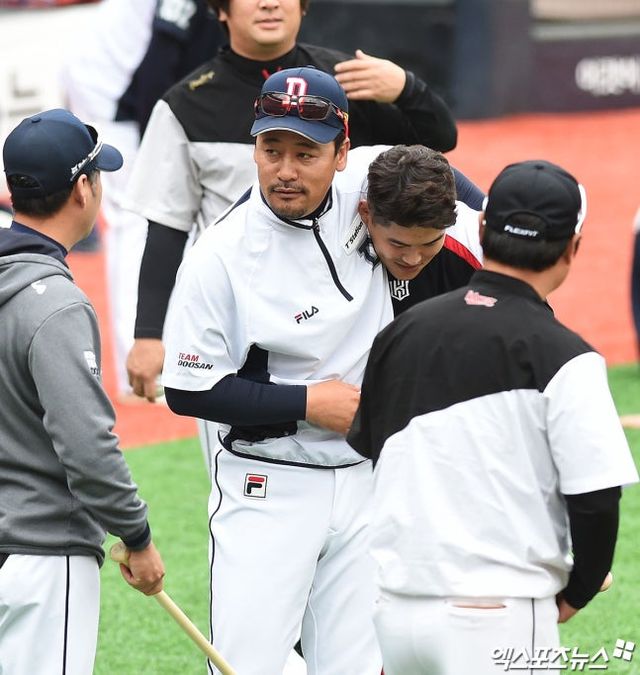 김민재 롯데 자이언츠 코치가 1월 14일 향년 53세를 일기로 별세했다. 2026시즌에도 드림팀 수석코치를 맡을 예정이었지만, 지병 악화로 타계했다. 엑스포츠뉴스 DB