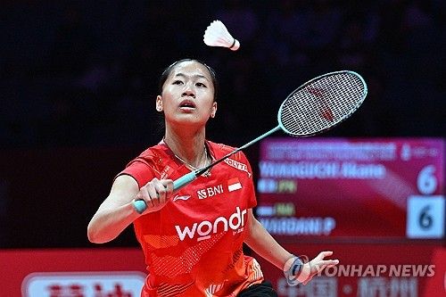 배드민턴 여자단식 세계 1위 안세영이 2026 인도 오픈 16강전에서 압도적인 경기력을 뽐내며 8강에 안착했다. 다음 상대는 인도네시아의 푸트리 쿠수마 와르다니(세계 6위)로 안세영은 상대 전적에서의 절대 우위를 이어가겠다는 각오다. 연합뉴스