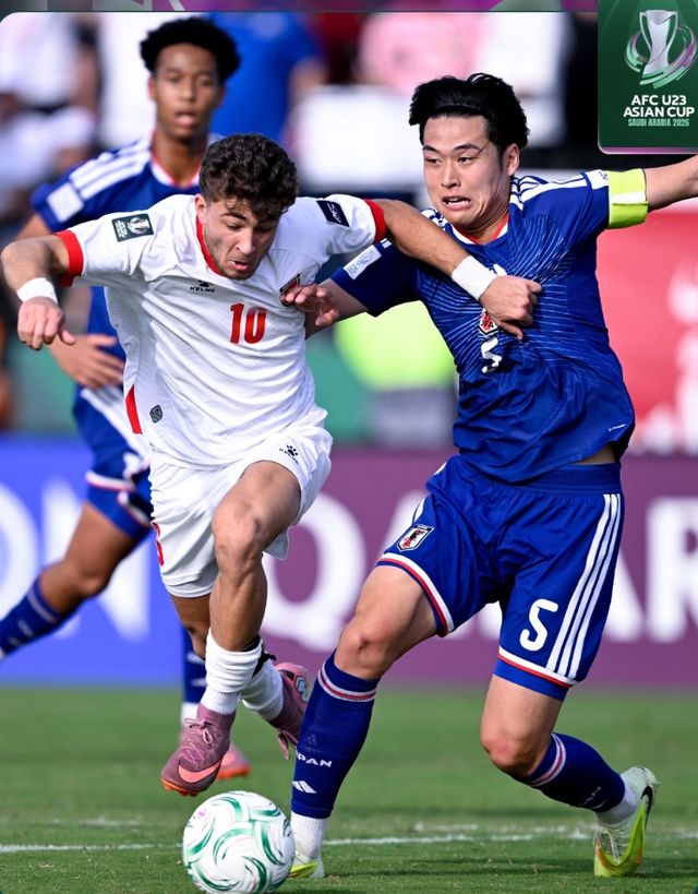일본 23세 이하(U-23) 축구 국가대표팀은 14일(한국시간) 사우디아라비아 제다에 위치한 킹 압둘라 스포츠 시티에서 열린 요르단과의 2026 아시아축구연맹(AFC) U-23 아시안컵 조별리그 8강전에서 120분 혈투 끝에 승부차기에서 4-2 진땀승을 거뒀다. 일본은 요르단과 연장전을 포함해 120분 경기를 펼쳤지만 1-1로 비기면서 승부차기에 돌입했고, 승부차기에서&nbsp;아라키 루이 골키퍼가 두 번이나 선방하면서 준결승행 티켓을 거머쥐었다. AFC