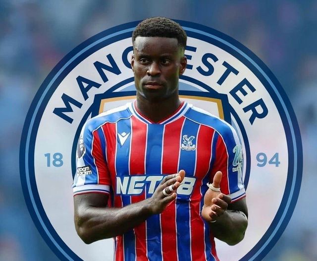 주축 수비수들의 연이은 부상으로 비상이 걸린 맨체스터 시티가 크리스털 팰리스의 캡틴이자 잉글랜드 국가대표 센터백 마크 게히를 영입하며 급한 불을 끄게 됐다. 유럽 축구 이적시장 전문가 파브리치오 로마노는 16일(한국시간) 맨체스터 시티가 마크 게히 영입에 합의했다면서 이적이나 계약이 확정적일 때 쓰는 'HERE WE GO!'를 덧붙였다. 축구계 최고의 공신력을 자랑하는 영국 공영방송 BBC 역시 맨시티가 게히 영입에 대한 원칙적 합의에 도달했다고 보도했다. SNS