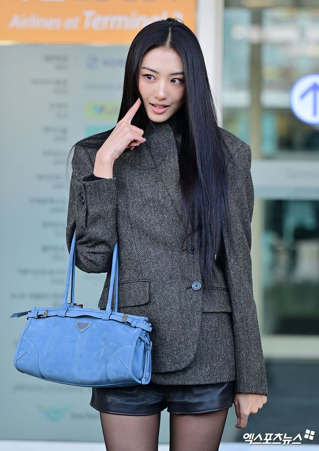 미야오 가원이 출국하고 있다.