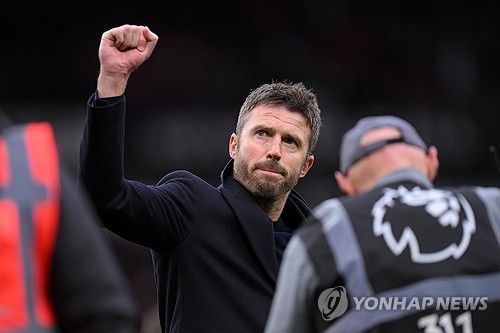 사령탑 교체라는 강수를 둔 맨체스터 유나이티드가 최대 라이벌 맨체스터 시티를 꺾고 완벽한 반전의 신호탄을 쏘아 올렸다. 맨유는 17일(한국시간) 영국 맨체스터의 올드 트래퍼드에서 열린 2025-2026시즌 잉글리시 프리미어리그(EPL) 22라운드 맨시티와의 홈 경기에서 브라이언 음뵈모와 패트릭 도르구의 연속골에 힘입어 2-0 완승을 거뒀다. 연합뉴스