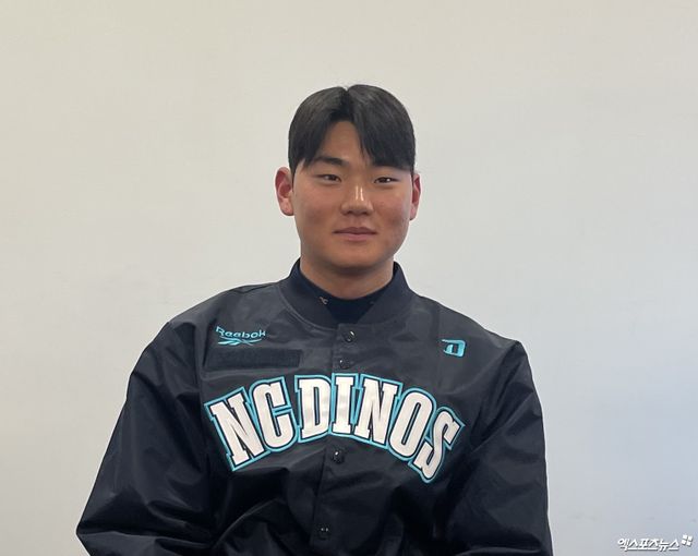 NC 다이노스 김주원이 지난 5일 오후 창원 마산야구센터 올림픽기념관 공연장에서 구단 신년회 행사를 앞두고 취재진을 만나 인터뷰에 응하고 있다. 엑스포츠뉴스 DB