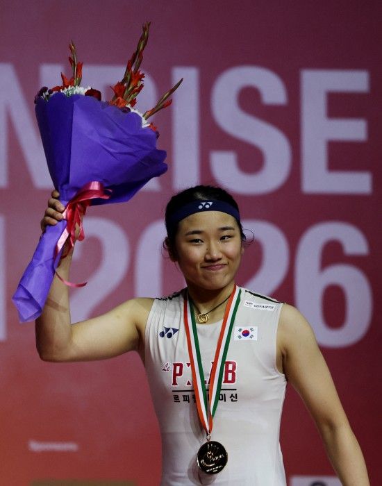 중국 소후닷컴은 '지금까지 안세영은 새해 시작 18일 만에 최고 수준의 투어에서 두 차례 우승했고 지난해 자신이 세운 한 시즌 11관왕이라는 여자 배드민턴 기록을 깨는 게 어려움이 있어 보이지 않는다'라며 15관왕까지 가능하고, 단일시즌 최다 우승 세계신기록 수립 가능성이 유력하다는 의견을 드러냈다. 매체는 '중국 팬들은 천위페이(세계 4위)가 안세영과 대결하길 기대하고 있지만, 천위페이는 말레이시아 오픈 준결승에서 기권했다. 그리고 이번 대회 준결승에서 왕즈이에게 패해 안세영과 재대결을 놓쳤다'며 천위페이가 결승에도 오르지 못하는 것에 따른 아쉬움을 숨기지 않았다. 안세영은 이날 귀국 후 가진 인터뷰에서 '올해도 큰 대회가 많기 때문에 그런 대회를 하나도 놓치지 않고 좋은 결과를 내고 싶다'고 다짐했다. 연합뉴스