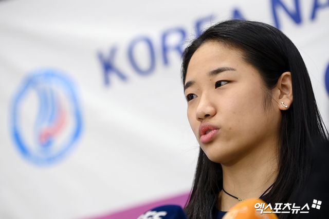 배드민턴 여자 단식 세계랭킹 1위 안세영이 말레이시아 오픈, 인도 오픈을 마무리한 뒤 19일 인천국제공항 제1여객터미널을 통해 귀국했다. 안세영은 말레이시아 오픈 때보다 나아진 몸 상태에 대해 만족감을 드러내면서 매 경기 최선을 다할 것이라고 다짐했다. 엑스포츠뉴스 DB