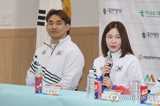 제25회 밀라노 코르티나담페초 패럴림픽에 출전하는 휠체어 믹스더블 컬링 국가대표 백혜진이 2일 서울 송파구 올림픽파크텔에서 열린 출정식에서 각오를 밝히고 있다. 연합뉴스