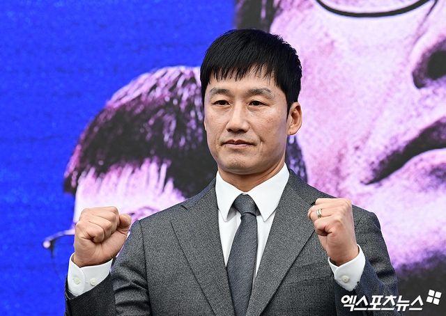 이정효 감독은 2일 수원 도이치오토월드 차란차 스튜디오에서 열린 수원상섬 제 11대 감독 취임 기자회견에 참석했다. K리그1 승격에 실패한 수원은 지난달 24일 새로운 사령탑으로 광주FC를 이끌던 K리그 최고의 명장 이정효 감독을 선임했다. 이날 취임 기자회견에서 이 감독은 지금도 자신의 실패를 바라는 사람들이 많기에 제2의 이정효를 꿈꾸는 지도자를 위해서라도 수원에서 성공을 거두겠다며 남다른 각오를 드러냈다. 수원 도이치오토월드, 박지영 기자