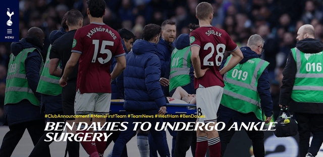 잉글리시 프리미어리그(EPL) 토트넘 홋스퍼가 또 한 번 깊은 한숨을 내쉬게 됐다. 11년 넘게 팀을 지켜온, 손흥민의 토트넘 시절 최고 절친인 베테랑 수비수 벤 데이비스가 결국 발목 수술을 받게 되면서 장기 이탈이 불가피해졌다. 토트넘은 지난 19일 구단 공식 홈페이지를 통해 '데이비스가 왼쪽 발목 골절 진단을 받았으며 오늘 수술을 받을 예정'이라고 발표했다. 이어 '수술 이후에는 구단 의료진의 관리 아래 본격적인 재활 프로그램에 돌입할 것'이라며 선수의 회복 과정에 초점을 맞췄다. 토트넘 홋스퍼
