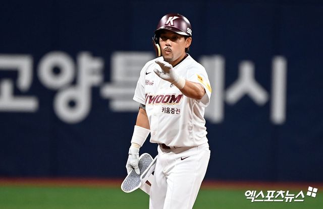 2026시즌에도 키움 히어로즈 플레잉 코치를 맡은 이용규가 1억 2000만 원에 연봉 계약을 마쳤다. 사진 엑스포츠뉴스 DB