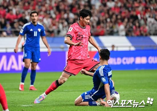 잉글랜드 챔피언십(2부) 구단 옥스퍼드 유나이티드는 20일(한국시간) 구단 공식 홈페이지를 통해 전진우 영입 소식을 발표했다. 대한민국 공격수 전진우는 2025시즌 K리그1 전북 현대에서 리그 36경기에 나와 16골 2도움을 올리며 K리그 사상 최초 통산 10회 우승과 코리아컵 우승을 이끌었다. 전진우는 오는 6월에 개최되는 2026 국제축구연맹(FIFA) 북중미 월드컵(캐나다·미국·멕시코 공동개최) 참가를 위해 유럽에 진출하기로 결정했다고 고백했다. 엑스포츠뉴스DB