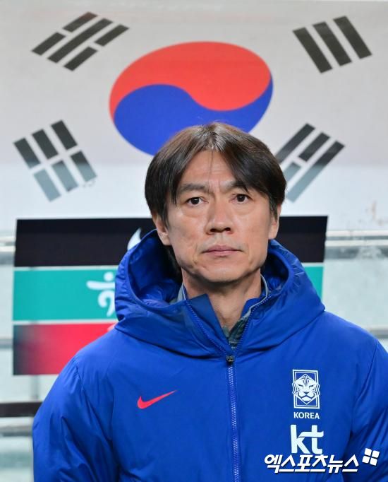 홍명보 감독이 이끄는 대한민국 축구 국가대표팀이 2026 국제축구연맹(FIFA) 북중미 월드컵(캐나다·미국·멕시코 공동개최) 기간 동안 머물 베이스캠프가 확정됐다. 대한축구협회는 22일 A대표팀의 2026 북중미 월드컵 베이스캠프 확정 안내를 통해 홍명보호 베이스캠프 장소가 멕시코 과달라하라로 확정됐다고 발표했다. 홍명보호가 월드컵 기간 동안 쓸 훈련장은 멕시코 과달라하라를 연고로 삼고 있는 데포르티보 과달라하라의 '치바스 베르데 바예' 훈련장이다. 이 훈련장은 해발 1566m에 달하는 고산지대에 위치한 것으로 알려졌다. 엑스포츠뉴스DB