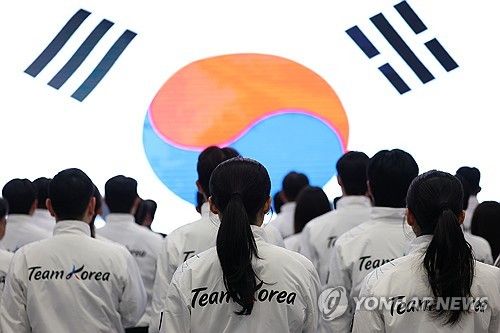 22일 서울 송파구 올림픽파크텔에서 2026 밀라노·코르티나 동계올림픽대회 대한민국 선수단 결단식이 개최됐다. 대한체육회에 따르면 내달 7일에 개최하는 동계올림픽에 참가하는 대한민국 선수단은 선수 71명과 임원 59명으로 구성됐다. 이날 결단식에 참석한 유승민 대한체육회장은 선수단의 도전은 K-스포츠의 저력을 전 세계에 떨칠 것이며 대한민국 동계스포츠의 새로운 역사가 될 거라고 말했다. 연합뉴스