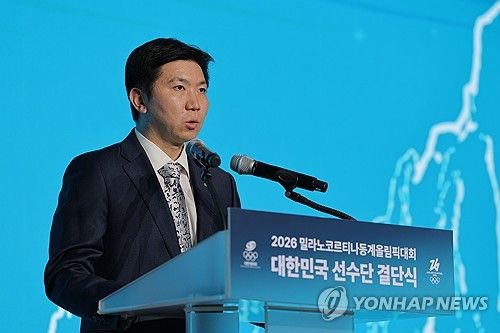 22일 서울 송파구 올림픽파크텔에서 2026 밀라노·코르티나 동계올림픽대회 대한민국 선수단 결단식이 개최됐다. 대한체육회에 따르면 내달 7일에 개최하는 동계올림픽에 참가하는 대한민국 선수단은 선수 71명과 임원 59명으로 구성됐다. 이날 결단식에 참석한 유승민 대한체육회장은 선수단의 도전은 K-스포츠의 저력을 전 세계에 떨칠 것이며 대한민국 동계스포츠의 새로운 역사가 될 거라고 말했다. 연합뉴스