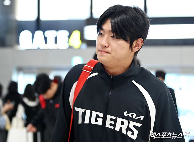 KIA 타이거즈가 23일 오후 일본 아마미오시마에서 진행되는 스프링캠프를 위해 김포국제공항을 통해 일본으로 출국했다. 김도영이 출국장으로 향하고 있다. 김포공항, 고아라 기자
