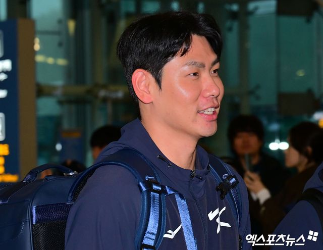 LG 트윈스 홍창기는 지난해 아쉬운 시즌을 보냈다. 5월 중순 경기 도중 팀 동료 김민수와 충돌해 왼쪽 무릎 내측 측부인대 파열 진단을 받았다. 9월이 돼서야 팀에 복귀했지만, 51경기 타율 0.287(174타수 50안타) 1홈런 16타점 OPS 0.727의 아쉬운 성적으로 2025 정규시즌을 마무리했다. 엑스포츠뉴스 DB