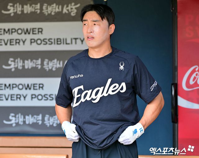 2025시즌 종료 후 커리어 세 번째 FA(자유계약) 권리를 행사한 손아섭. 2개월 넘게 원 소속팀 한화 이글스는 물론 다른 구단과도 계약이 이뤄지지 않고 있다. 사진 엑스포츠뉴스 DB