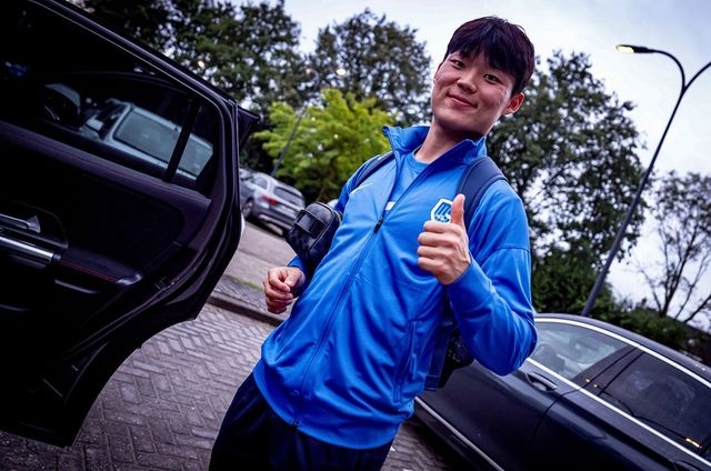 지난해 여름 메디컬 테스트까지 마쳤으나 막판 협상 결렬로 독일 분데스리가 진출이 좌절됐던 국가대표 공격수 오현규에게 잉글리시 프리미어리그(EPL) 진출 기회가 찾아왔다. 영국 스카이스포츠의 다르메시 셰스 기자에 따르면 풀럼이 벨기에 KRC헹크의 공격수 오현규 영입을 두고 구단 간 긍정적인 협상을 진행하고 있다. SNS