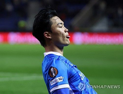 지난해 여름 메디컬 테스트까지 마쳤으나 막판 협상 결렬로 독일 분데스리가 진출이 좌절됐던 국가대표 공격수 오현규에게 잉글리시 프리미어리그(EPL) 진출 기회가 찾아왔다. 영국 스카이스포츠의 다르메시 셰스 기자에 따르면 풀럼이 벨기에 KRC헹크의 공격수 오현규 영입을 두고 구단 간 긍정적인 협상을 진행하고 있다. 연합뉴스