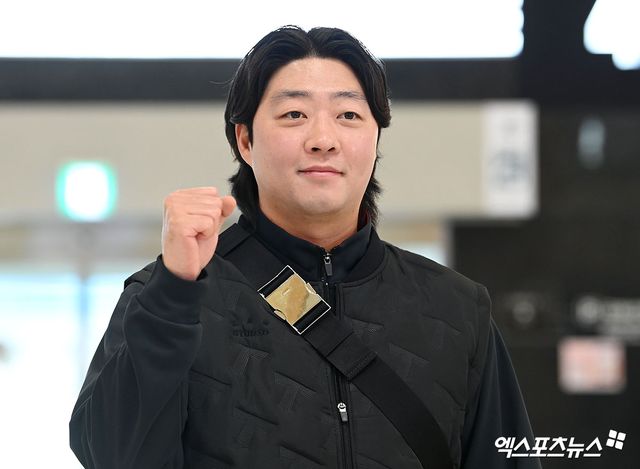 KIA 타이거즈가 23일 오후 일본 아마미오시마에서 진행되는 스프링캠프를 위해 김포국제공항을 통해 일본으로 출국했다. 김범수가 출국장으로 향하고 있다. 엑스포츠뉴스 DB