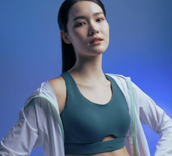 지난 25일 인도네시아 자카르타에서 끝난 2026 세계배드민턴연맹(BWF) 인도네시아 마스터스(슈퍼 500)에서 준우승을 차지하며 스포츠라이트를 받은 여자단식 세계랭킹 36위 피차몬 오파트니푸스가 27일부터 자국에서 열리는 태국 마스터스(슈퍼 300)엔 기권한다. BWF는 대회 직전 기권자 리스트를 발표하면서 피차몬을 포함시켰다. 피차몬은 세계랭킹 36위로, 인도네시아 마스터스 결승까지 올라 4위 천위페이(중국)에 분​전한 것이 화제가 됐다. 피차몬 SNS