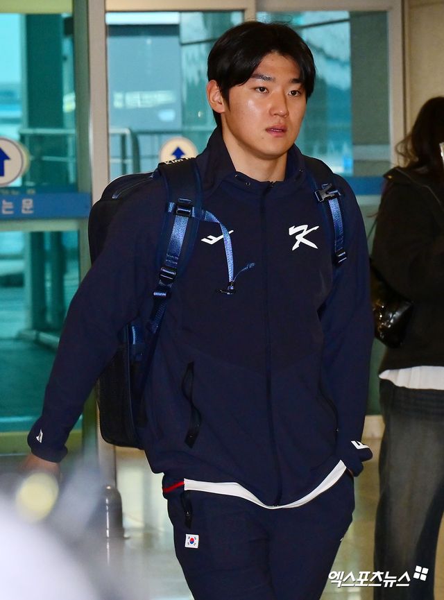 한국 야구 대표팀이 2026 WBC(월드베이스볼클래식) 대비 1차 캠프를 위해 9일 오전 인천국제공항을 통해 사이판으로 출국했다. 출국장으로 향하는 김도영. 엑스포츠뉴스 DB