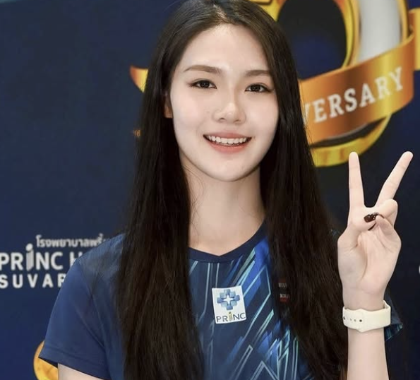 지난 25일 인도네시아 자카르타에서 끝난 2026 세계배드민턴연맹(BWF) 인도네시아 마스터스(슈퍼 500)에서 준우승을 차지하며 스포츠라이트를 받은 여자단식 세계랭킹 36위 피차몬 오파트니푸스가 27일부터 자국에서 열리는 태국 마스터스(슈퍼 300)엔 기권한다. BWF는 대회 직전 기권자 리스트를 발표하면서 피차몬을 포함시켰다. 피차몬은 세계랭킹 36위로, 인도네시아 마스터스 결승까지 올라 4위 천위페이(중국)에 분​전한 것이 화제가 됐다. 피차몬 SNS