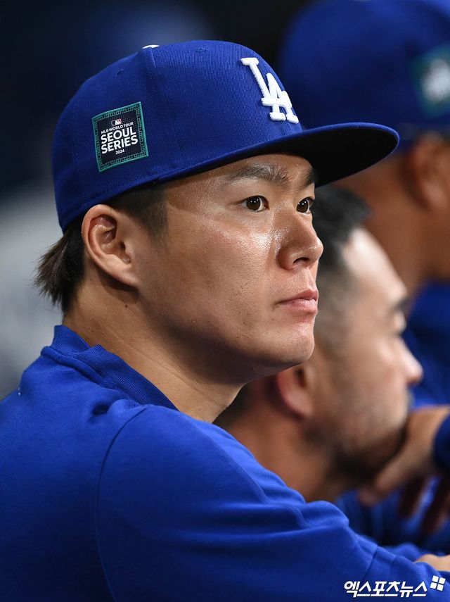 LA 다저스 투수 야마모토 요시노부가 2026 월드베이스볼클래식(WBC) 일본 대표팀 합류를 확정함에 따라, 일본의 첫 상대가 되는 대만의 근심도 늘어나고 있다. 야마모토의 대만전 등판은 여러모로 합리적인 선택으로 보인다. 만약 야마모토가 첫 경기에 등판하면 이후 충분한 휴식을 취한 채 본선 토너먼트 마운드에 오를 수 있다. 이바타 히로카즈 일본 대표팀 감독이 '첫 경기에 반드시 이겨야 한다'고 언급한 사실도 이 주장에 신빙성을 더하고 있다. 엑스포츠뉴스 DB