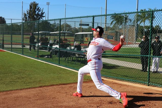 SSG 랜더스 새 외국인 투수 앤서니 베니지아노가 미국 플로리다 베로비치 캠프에서 시즌 첫 불펜 피칭을 실시했다. 사진 SSG 랜더스 제공